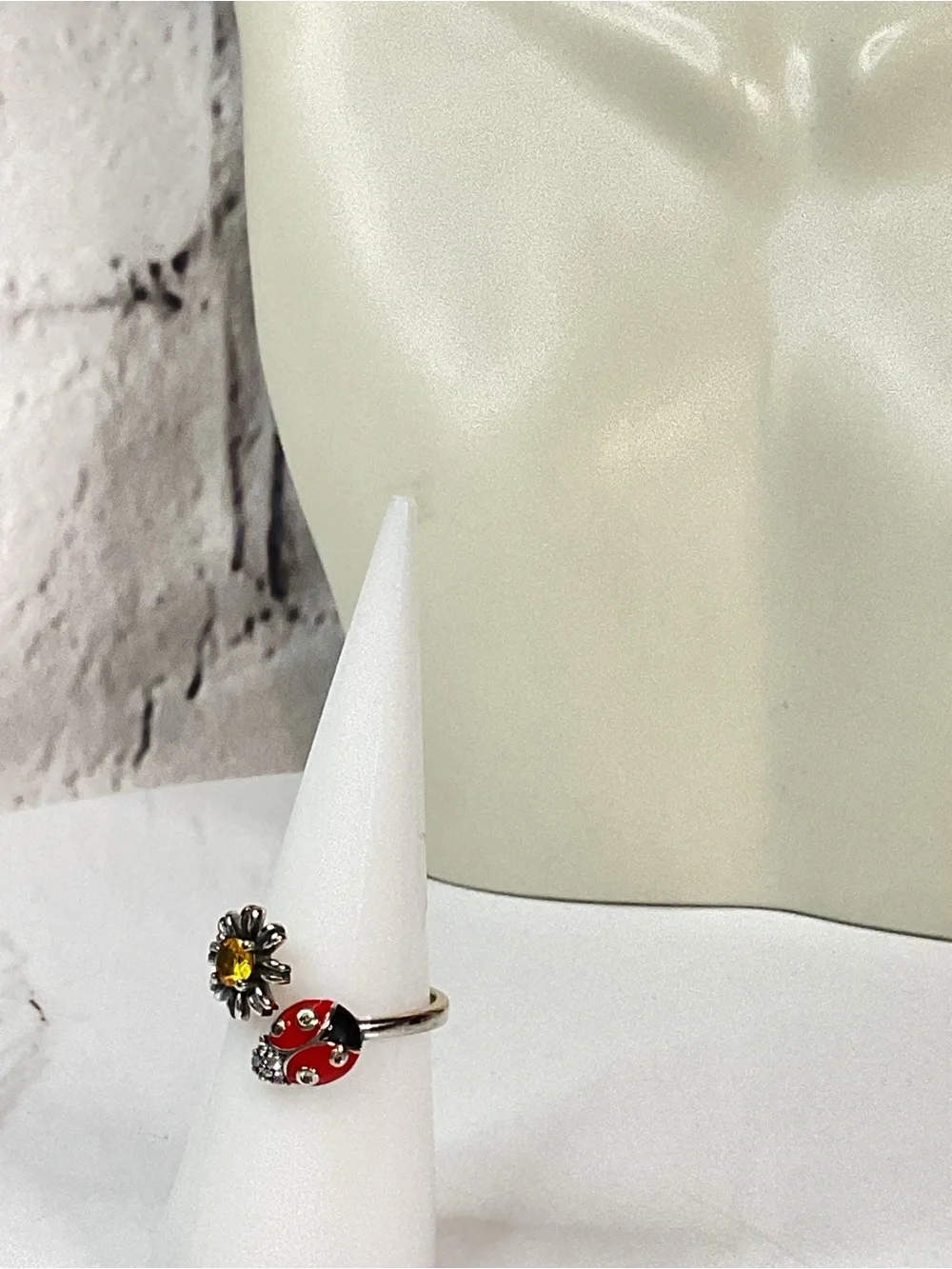 🌟🌟 S925 Sterling Silver Open Ring with Red Enamel Ladybug and Yellow Daisy